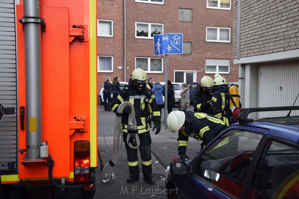 Feuer 1 Koeln Vingst Hesshofplatz P04.JPG - Miklos Laubert